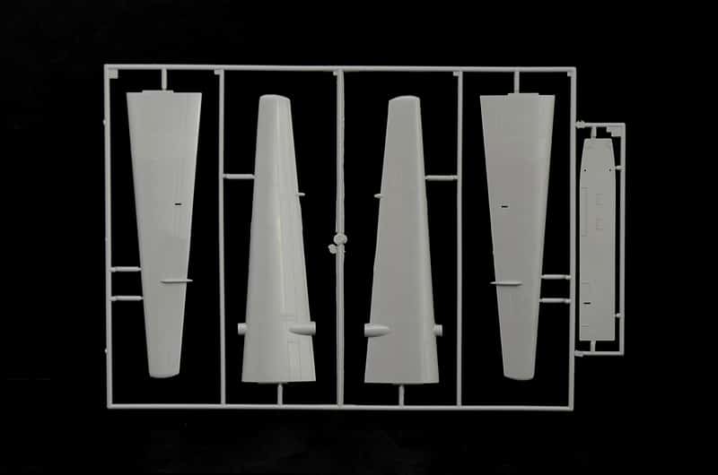 Italeri 1:72 Fokker F-27 Maritime Patrol Body Parts-4