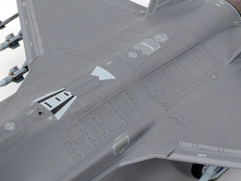 60792 72nd scale Lockheed Martin F-35A Lightning II by Tamiya-11