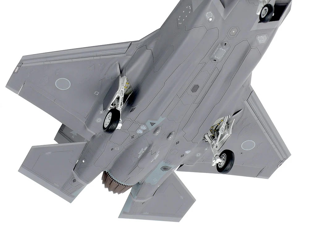 60792 72nd scale Lockheed Martin F-35A Lightning II by Tamiya-5