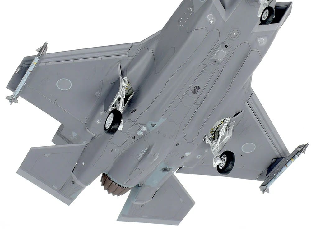 60792 72nd scale Lockheed Martin F-35A Lightning II by Tamiya-6