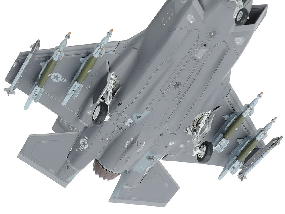 60792 72nd scale Lockheed Martin F-35A Lightning II by Tamiya-8