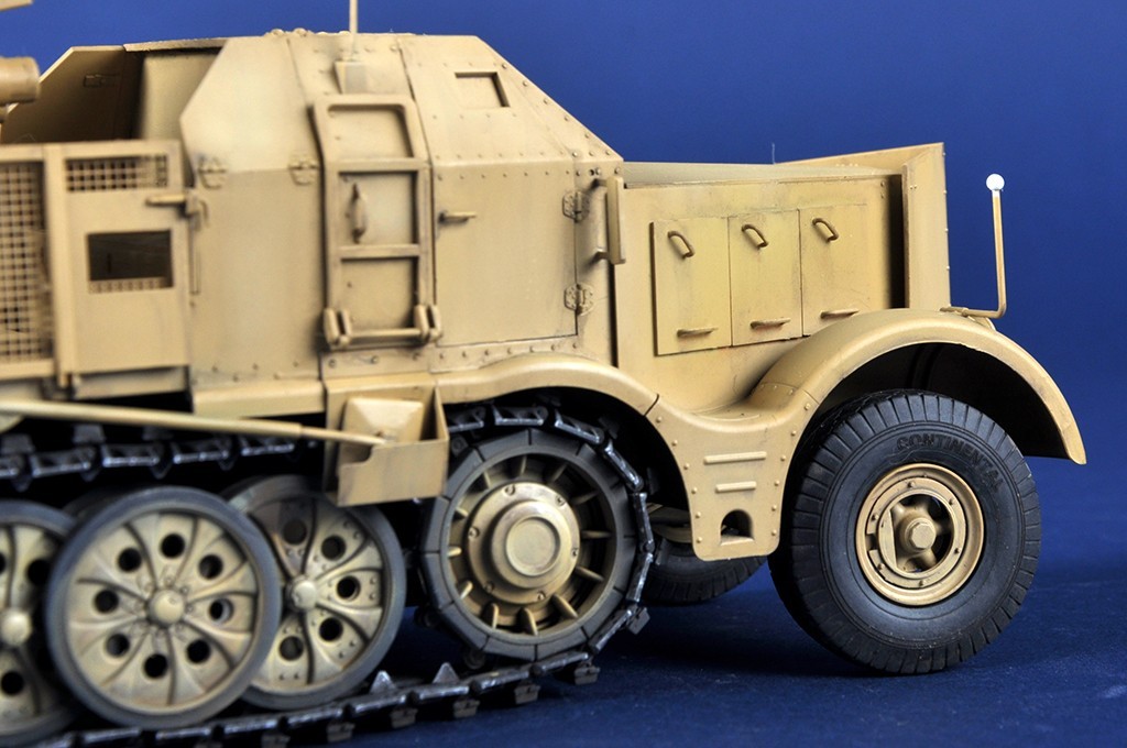 Trumpeter: Schwerer Zugkraftwagen 18t with 8.8cm Flak-10