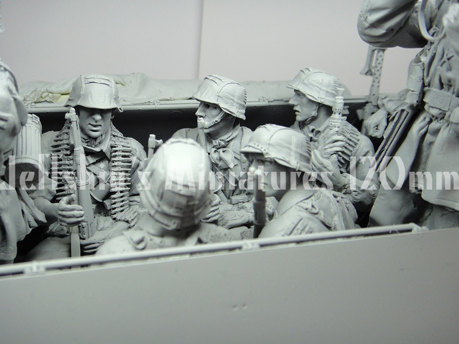 Jeffshiu's Miniatures Releases New Set of 120mm WWII German Halftrack Sd.Kfz. 251/1 Ausf D Riders-7