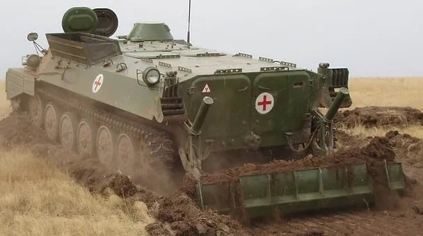 SP Designs MT-LB and 2S1 Conversion Sets #394 MT-LB Dozer Equipment in Working Position Trumpeter #5578-2