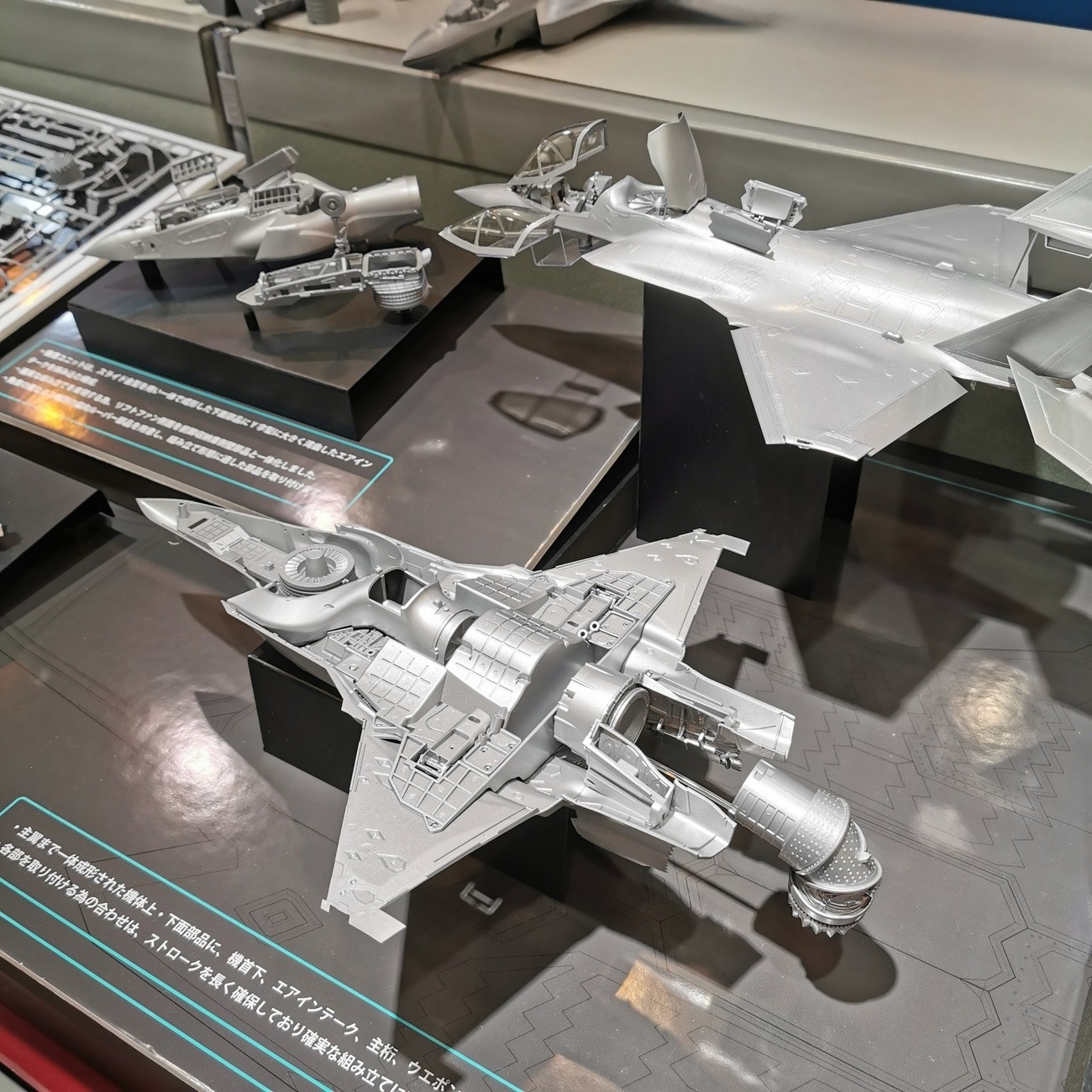 61125 - Locked Martin F-35B lightning II – 1:48 Test parts