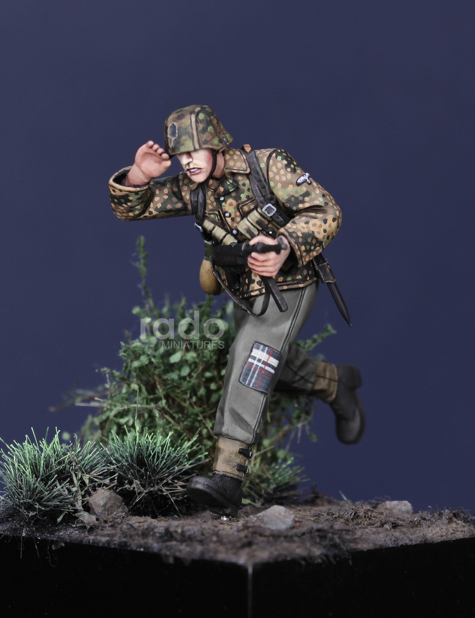 Rado Miniatures W-SS Grenadiers. RDM35055 W-SS NCO w/MP 40, 12. SS HJ, Normandy 1944