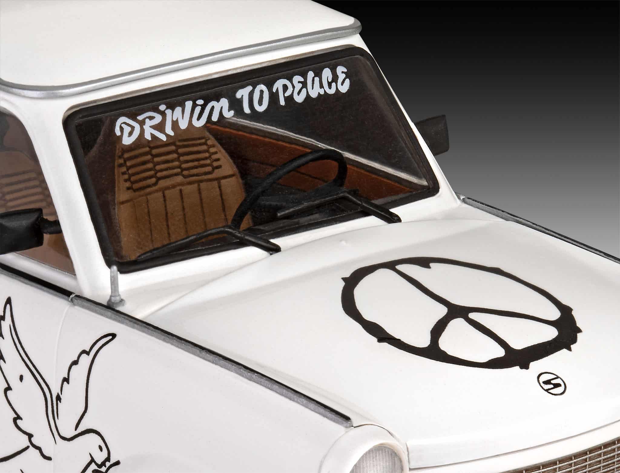 Revell Trabant 601S Builder's Choice-4
