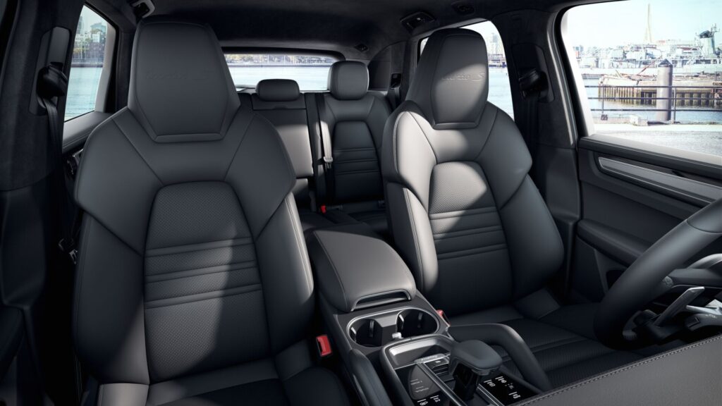 Porsche Cayenne Turbo S E-Hybrid Inside