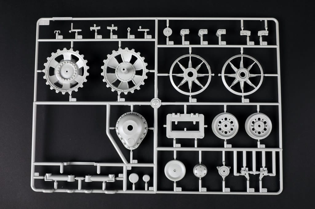 Trumpeter 116nd scale StuG.III Ausf. G Late Production (2in1) Sprues-9