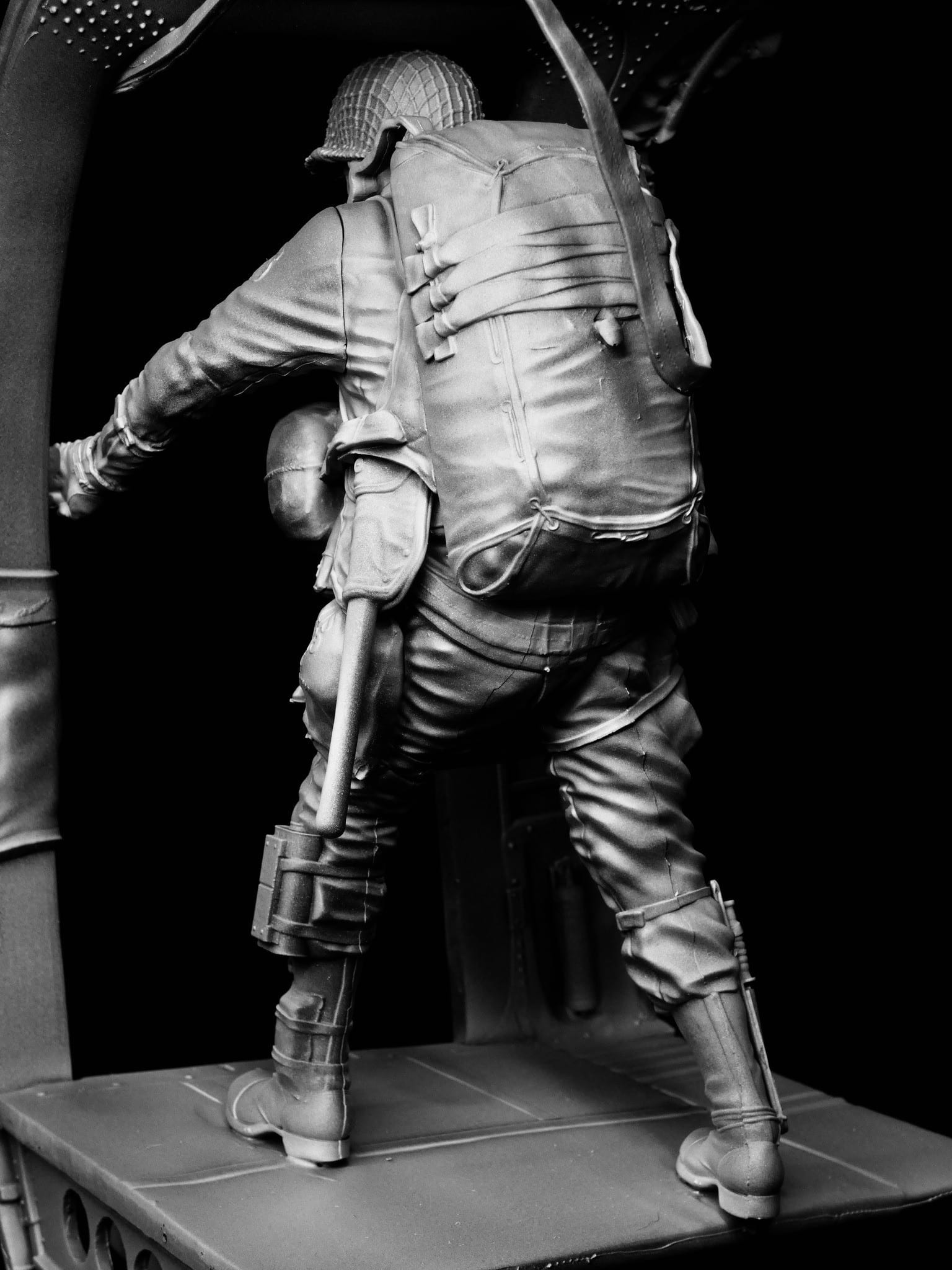 Mitches Military Models Releases 200mm WWII US Paratrooper Kit-4