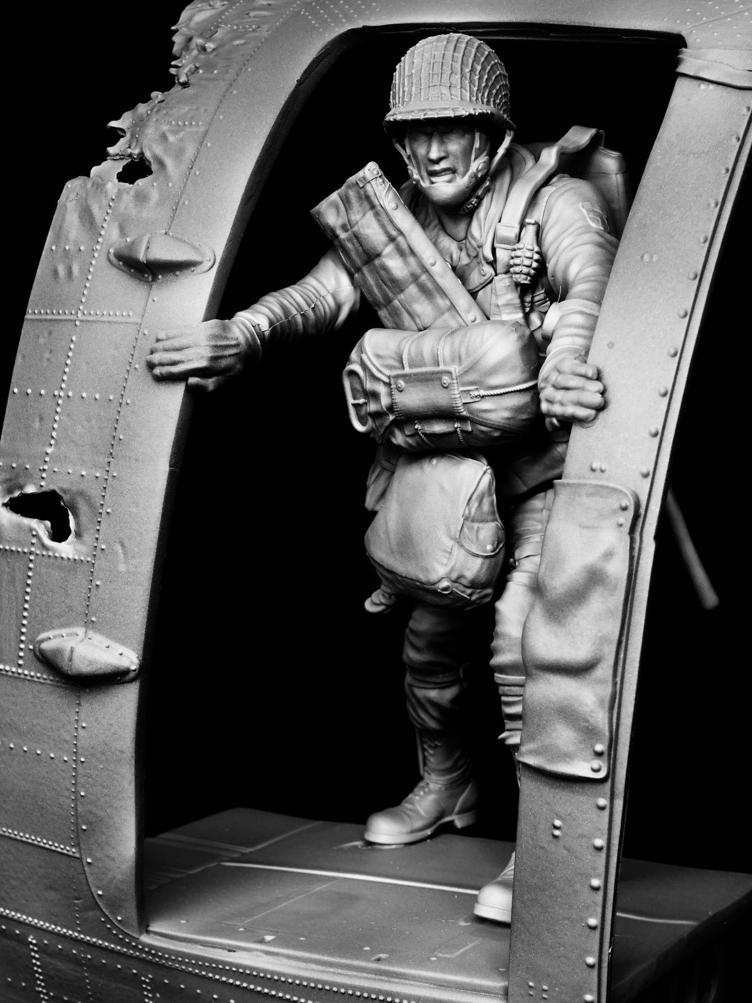 Mitches Military Models Releases 200mm WWII US Paratrooper Kit-6