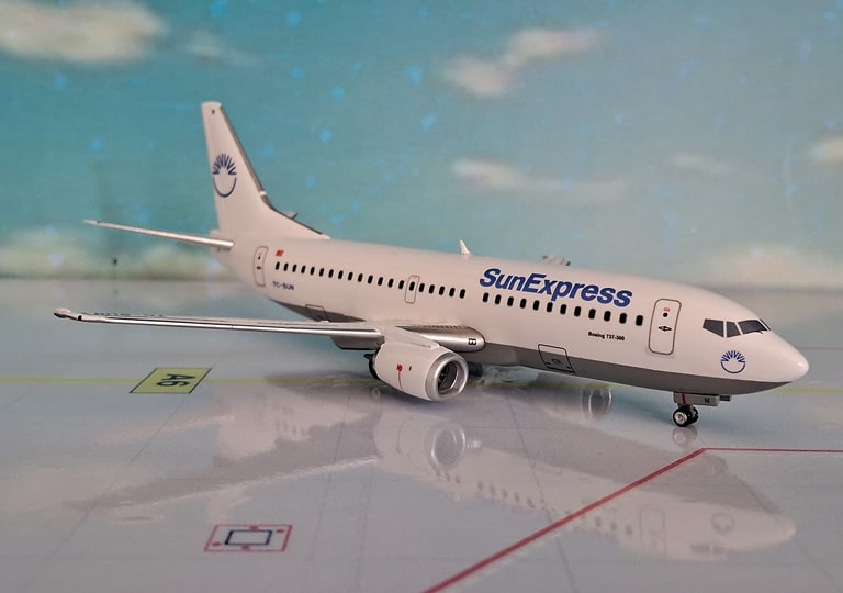 1/200 SUN EXPRESS TC-SUN Boeing B737-3Y0 Custom