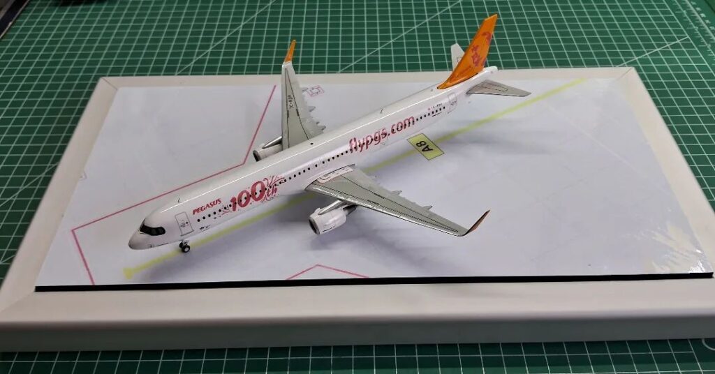 un 100. uçağı "CUMHURİYET " 
2 adet zemin ve case içinde özel olarak sipariş ver...