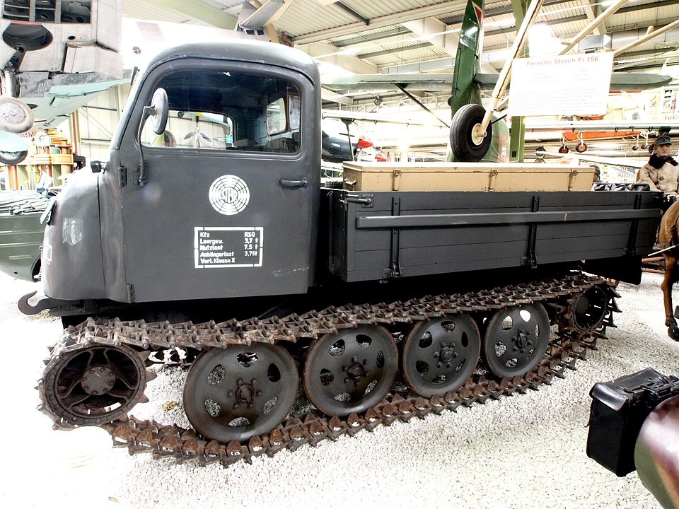 Raupenschlepper-Ost mit Anhänger-2