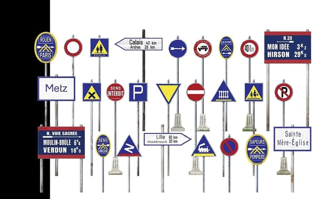 Kit 35645 – 1/35 French Traffic signs 1930-40's scale Plastic Model kit