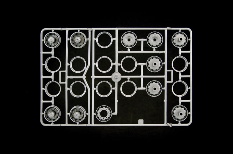 Scania 142H 6x2 Canvas 1-24 scale 90762 Sprue-8